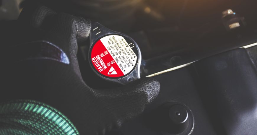 A warning label stuck onto the radiator cap of a car engine. The recommended exposure temperature gives the range of temperatures that a label can be exposed to once it has been applied to an item.