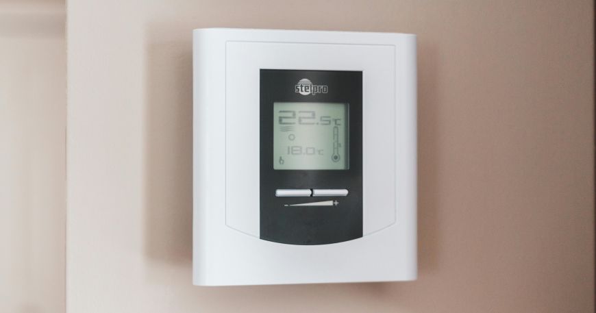 A thermostat mounted on a wall; the recommended storage temperature gives the range of temperatures that a label can be stored at once it has been applied to an item.