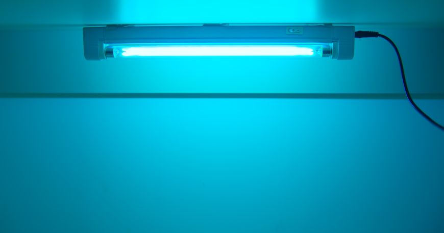 A UV lamp in a laboratory being used to sterilise the air and surfaces.